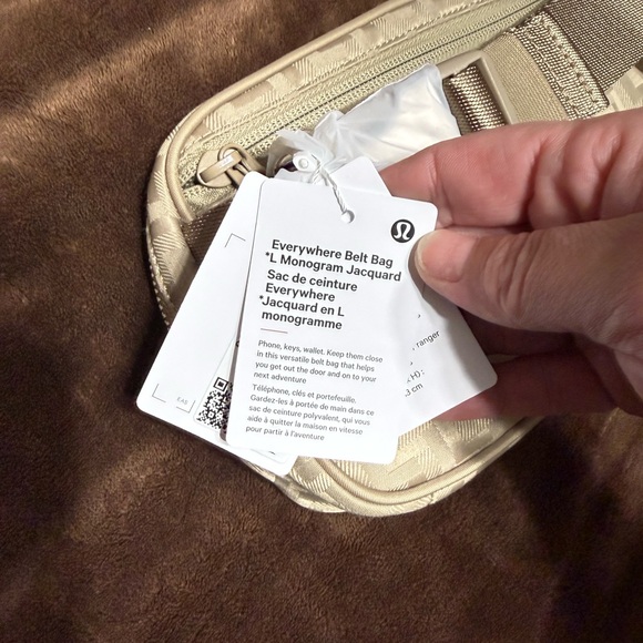 NWT Lululemon tan color belt Bag - Picture 8 of 15